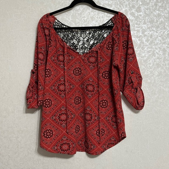 Jody California Blouse Red Paisley Black Lace Back 3/4 Roll Tab‎ Sleeve Boho M - Picture 1 of 4